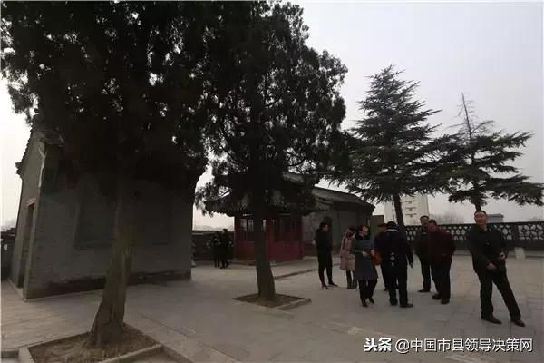 河北名人名企文学院行家学者深泽采风助力老区发展郝小学