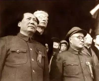 主席与十大元帅的合影，每一张都很有历史意义