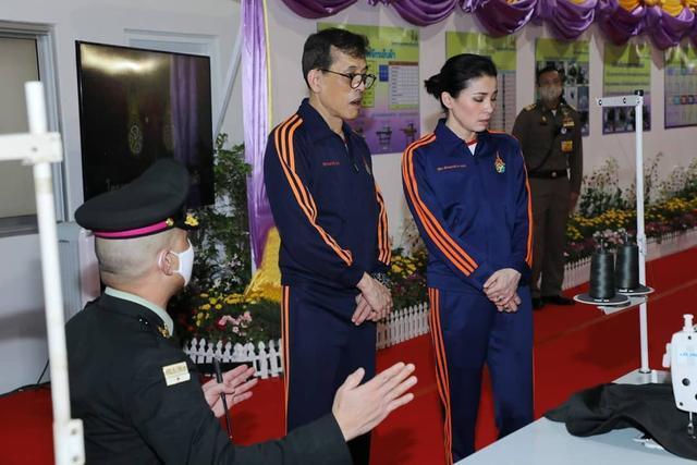 花心泰王也温柔？结婚周年陪王后穿情侣装，满脸宠溺给娇妻打下手