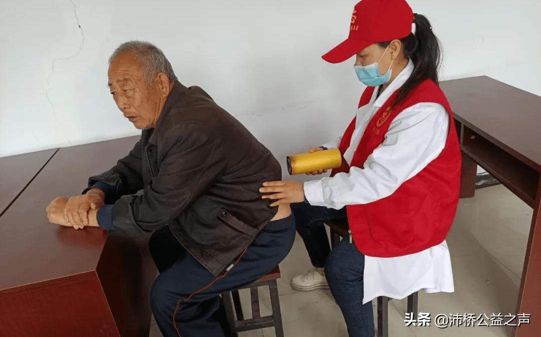 500名行家扶贫送健康义诊暖人心,医疗行家社区义诊暖人心