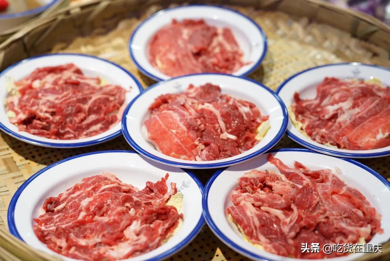 重庆老巷子里的地道火锅最新,解放碑重庆的老火锅
