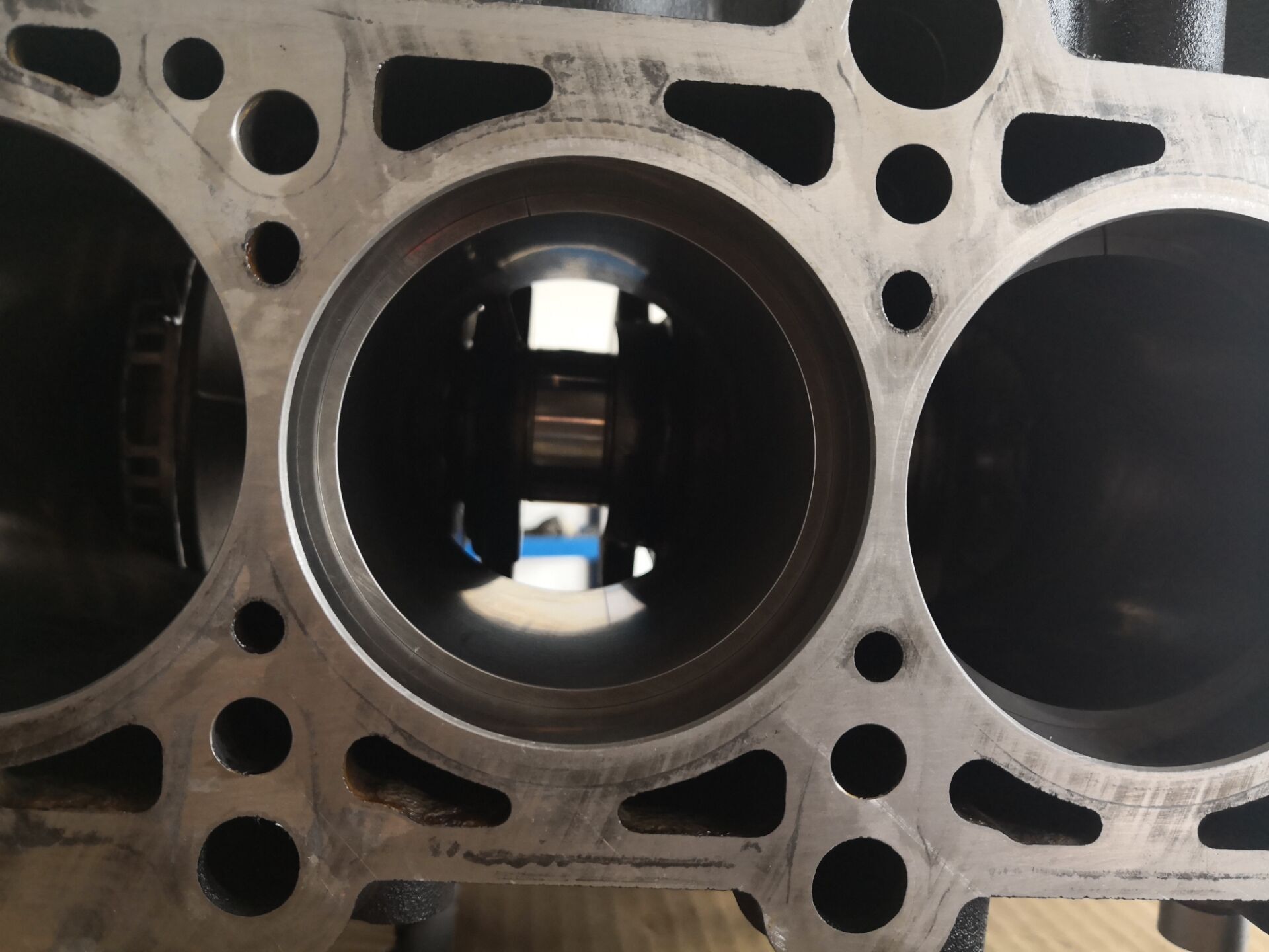 奥迪a6l2.0t气门油封烧机油,老款奥迪a6l2.0烧机油怎么解决