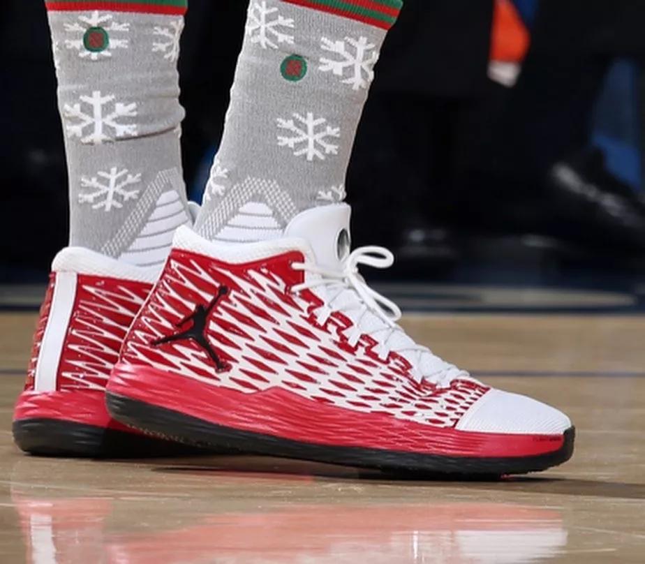 NBA球员上脚：OW联盟球鞋很帅，历年圣诞配色球鞋盘点