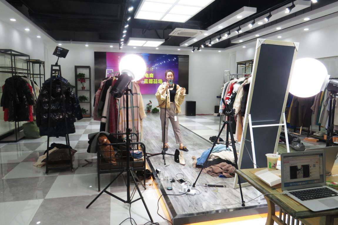 直播设备使用教程和开直播间教程,直播间需要准备哪些必备设备