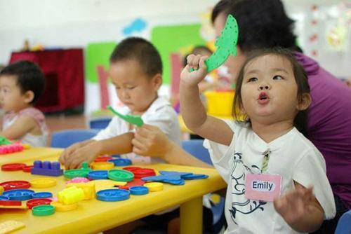 小孩上幼儿园不肯去老是哭怎么办,孩子上幼儿园哭的嗓子沙哑怎么办