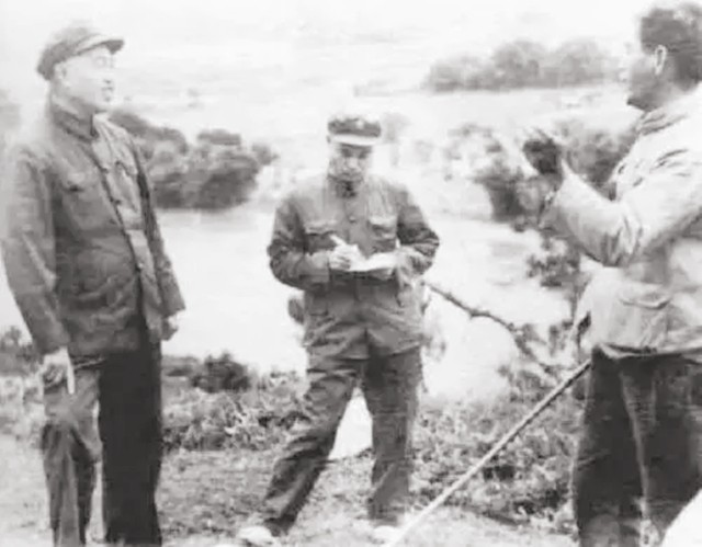 福州军区第一任司令员是谁,福州军区历任副司令员