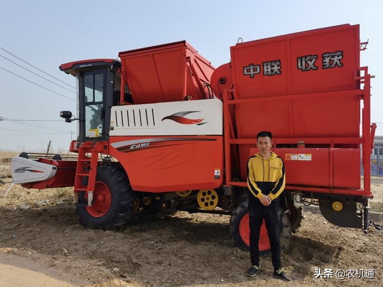 大型花生捡拾收获机多少钱一台,中联收获最大的花生摘果机