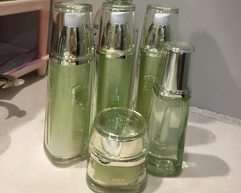 合适中老年的国货水乳推荐,中老年祛斑水乳