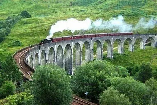 面试官字加一笔女生机智回答认可,女面试官只加一笔是什么字