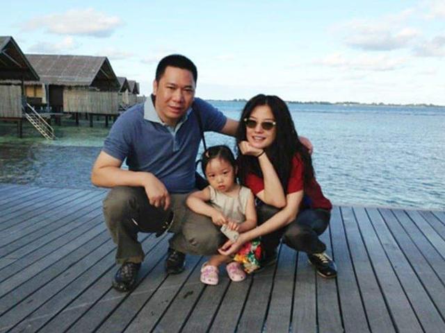 和叶翠翠相恋，与章子怡传绯闻，二婚的黄有龙为何娶赵薇为妻？