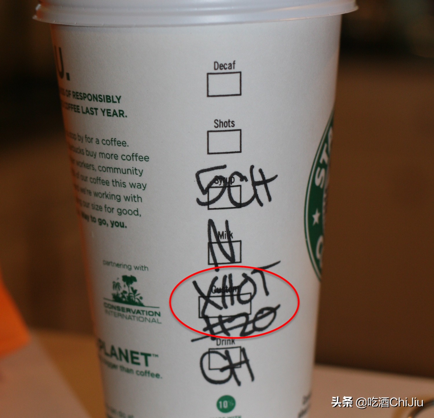 星巴克纸杯上的框框和英文字母，都藏着什么意思？