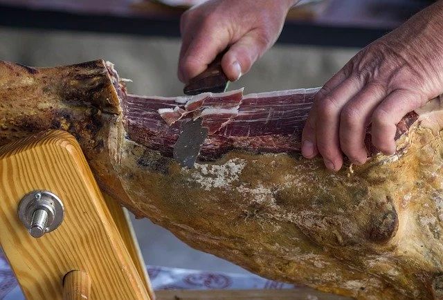 金华火腿一般是用哪条腿,金华火腿为什么放一条狗腿