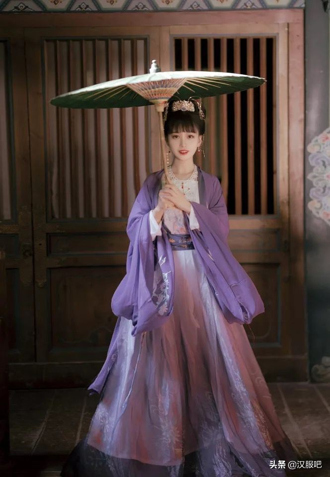 如何选择合适自己的汉服款式,汉服道袍怎么搭配才好看