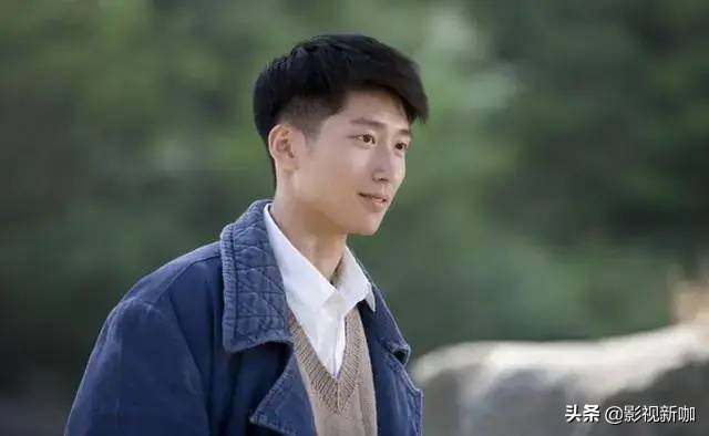 周冬雨山楂树之恋张艺谋窦骁,窦骁与周冬雨两个不同的人生