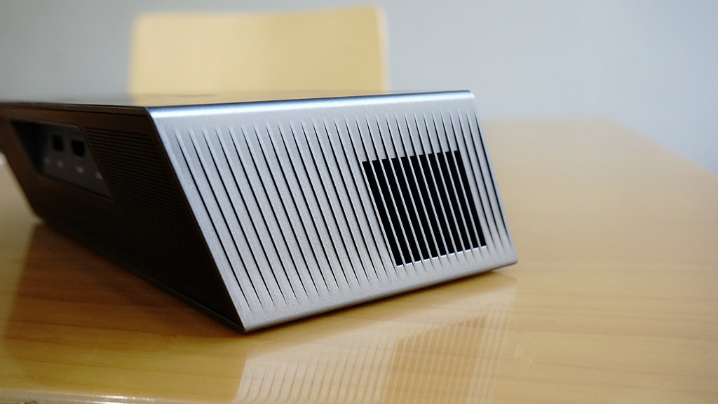 客厅用投影仪代替电视机好不好,客厅电视机和投影仪