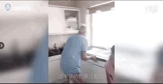 在国外卖皮蛋和咸鸭蛋被抓？歪果警方：不合适人类食用…