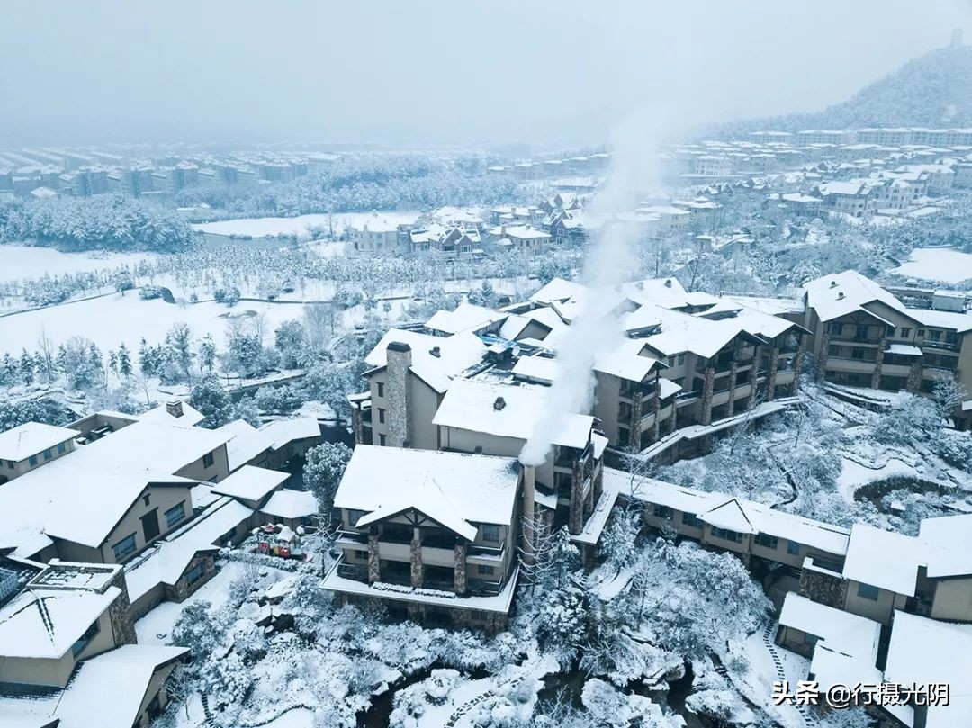安吉民宿下雪的视频,安吉城堡酒店