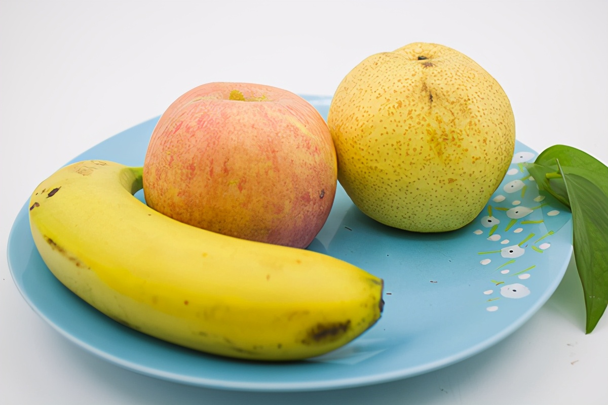 香蕉和苹果晚上哪个合适吃,香蕉苹果晚上吃会中毒吗