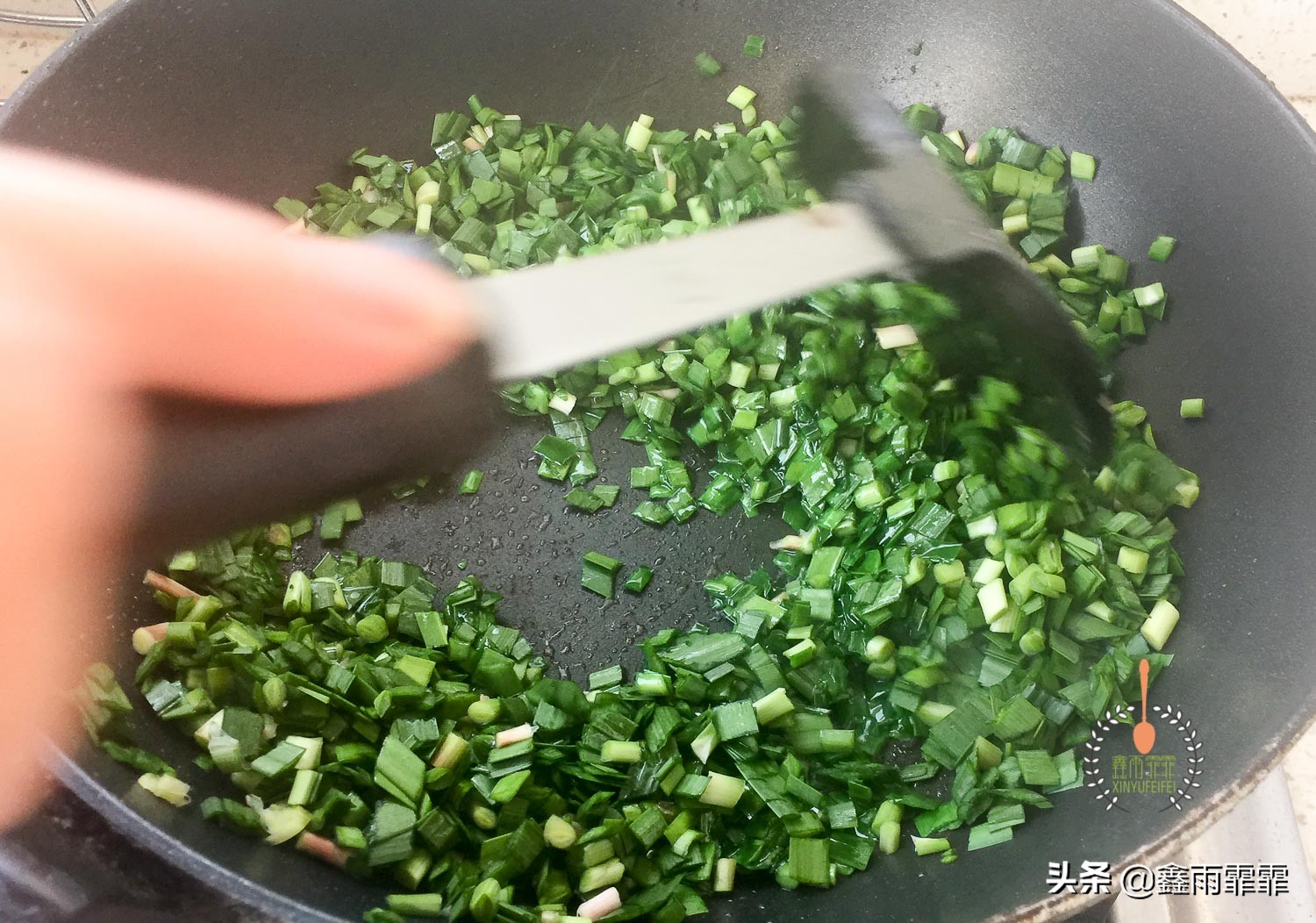 正宗凉皮做法最要害的是一学就会,如何做陕西正宗凉皮全过程