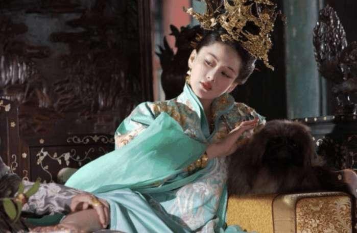 拂尘断了利剑，公元168年的鲜血，泡软了东汉的社稷之根！