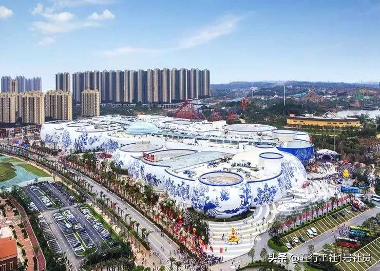 盘点那些建在奇葩地方的建筑,中国奇葩建筑大盘点