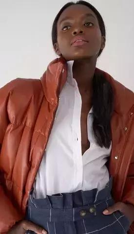 羽绒服怎么穿效果最好 (羽绒服穿着要什么样才叫做刚合适)