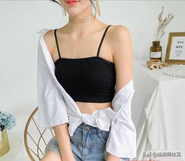 女生夏季穿吊带，内衣露出来太尴尬了吧！别怕，我有办法！