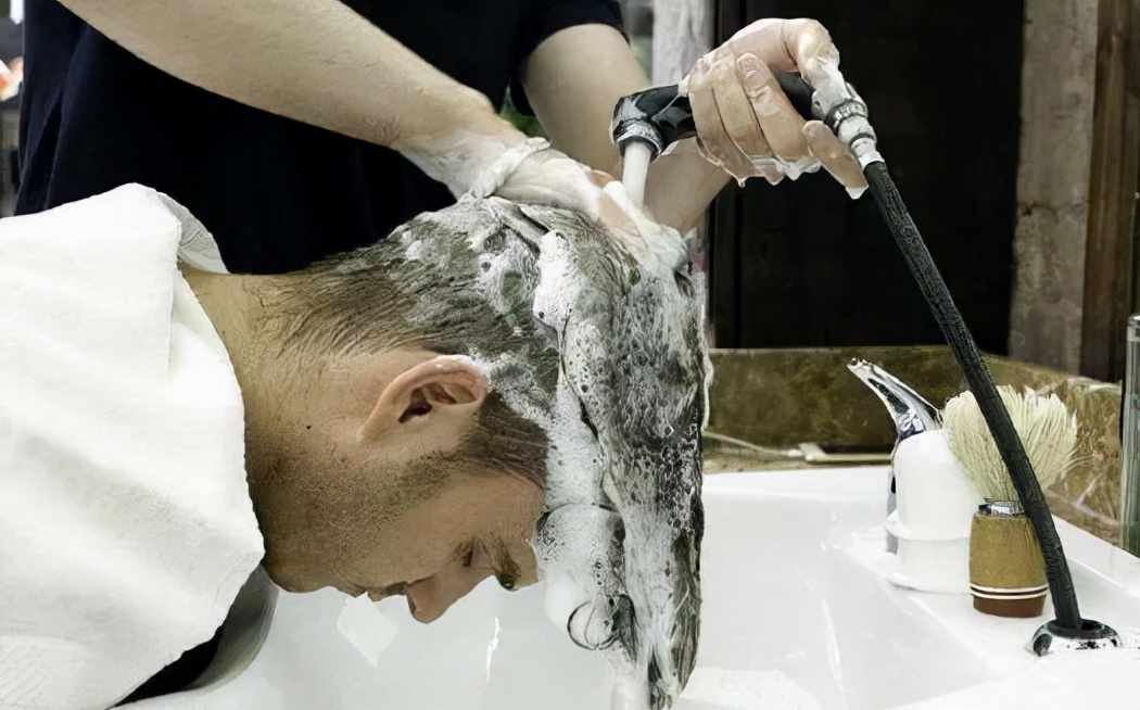 为什么理发店的洗发水那么好用,理发店的洗发水为什么质量这么好