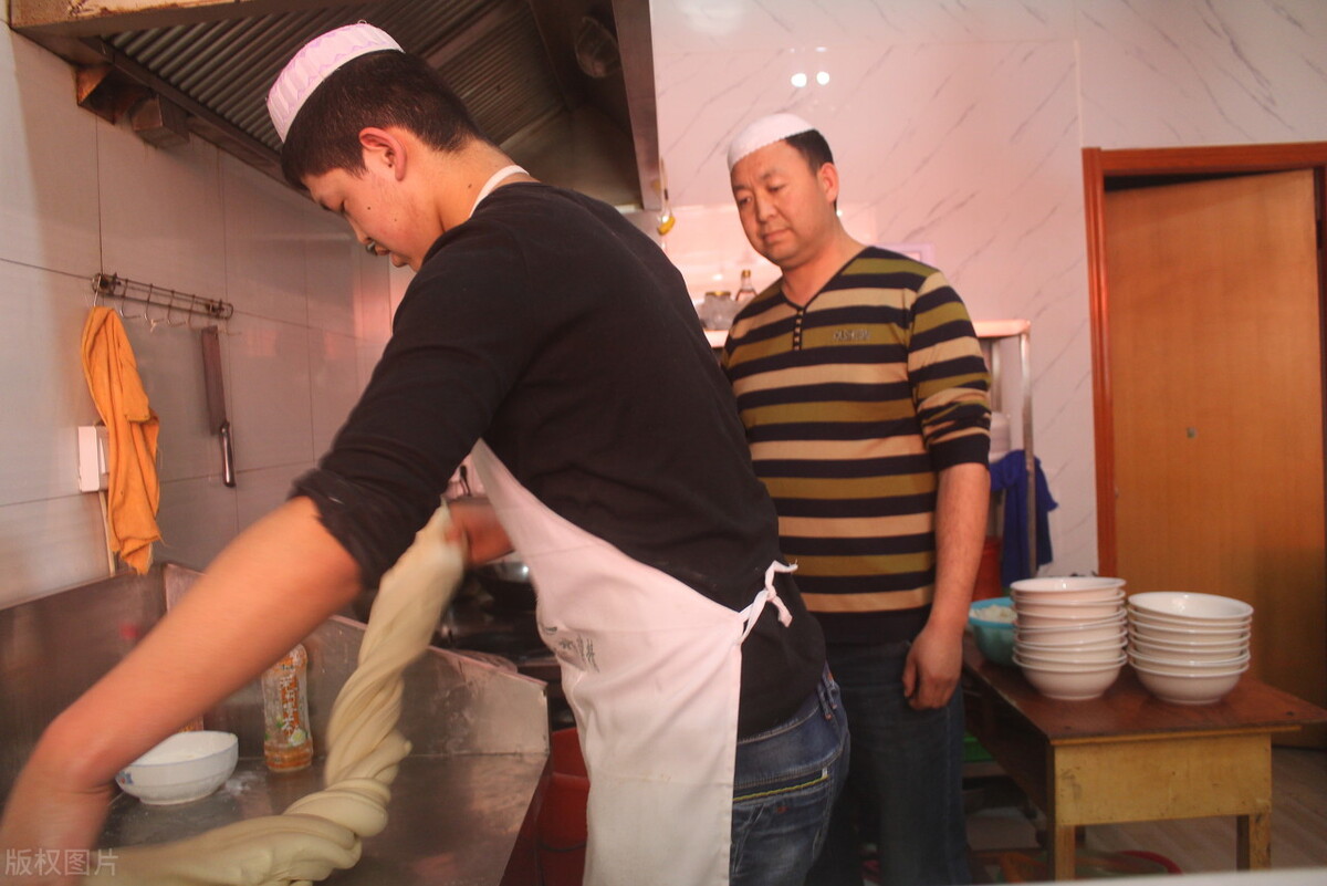 小伙开面馆仅用三招赚得盆满钵满,兰州小伙开店