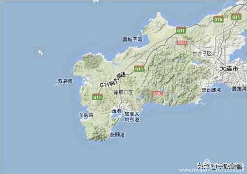 时隔多年老连长带老兵回归军营,三位老战友回忆当年军旅