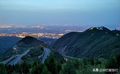 西安骊山环山公路亭子,骊山上的亭子