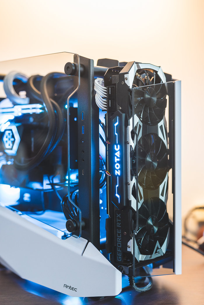 圣诞节前装一台白色的ITX性能钢炮游戏主机