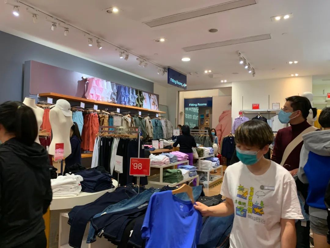 美国低端服装品牌gap,美国服装巨头gap到底多少亿美元