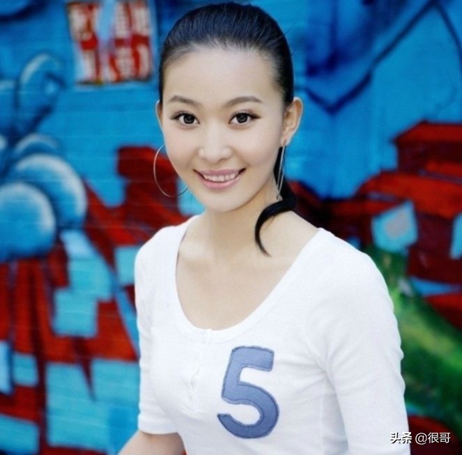 《扫黑风暴》女演员的青涩照：吴越俏，江疏影美，王骏迪没认出来
