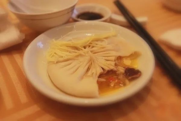 镇江灌汤包还是镇江蟹黄汤包,靖江蟹黄汤包正宗灌汤包
