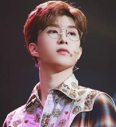 今年最流行的眼镜框,最近比较流行什么眼镜框