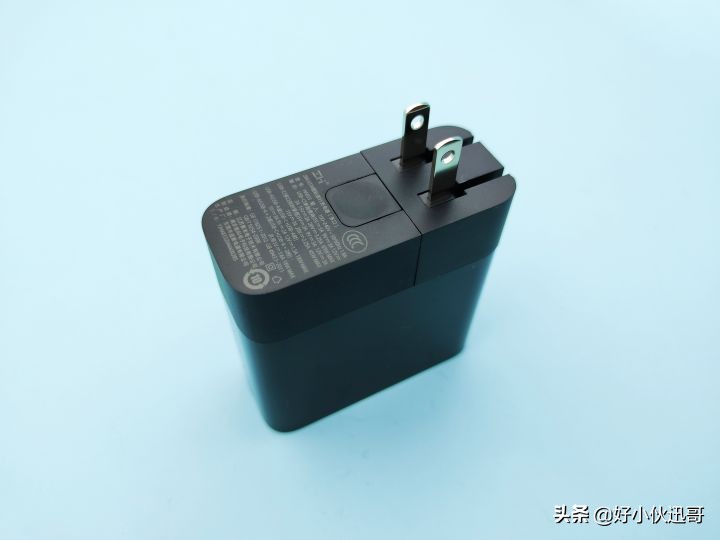 出国充电器能够带上飞机吗,出国充电必须用转换器吗