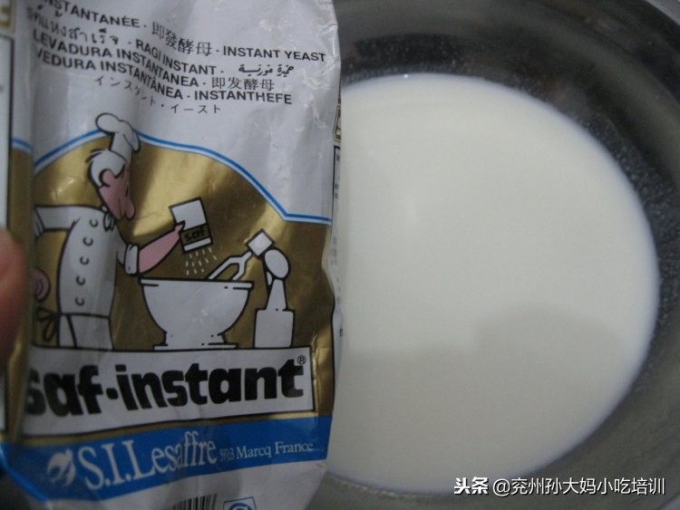 自家炸油条面的做法,家庭自制老面发面油条的做法