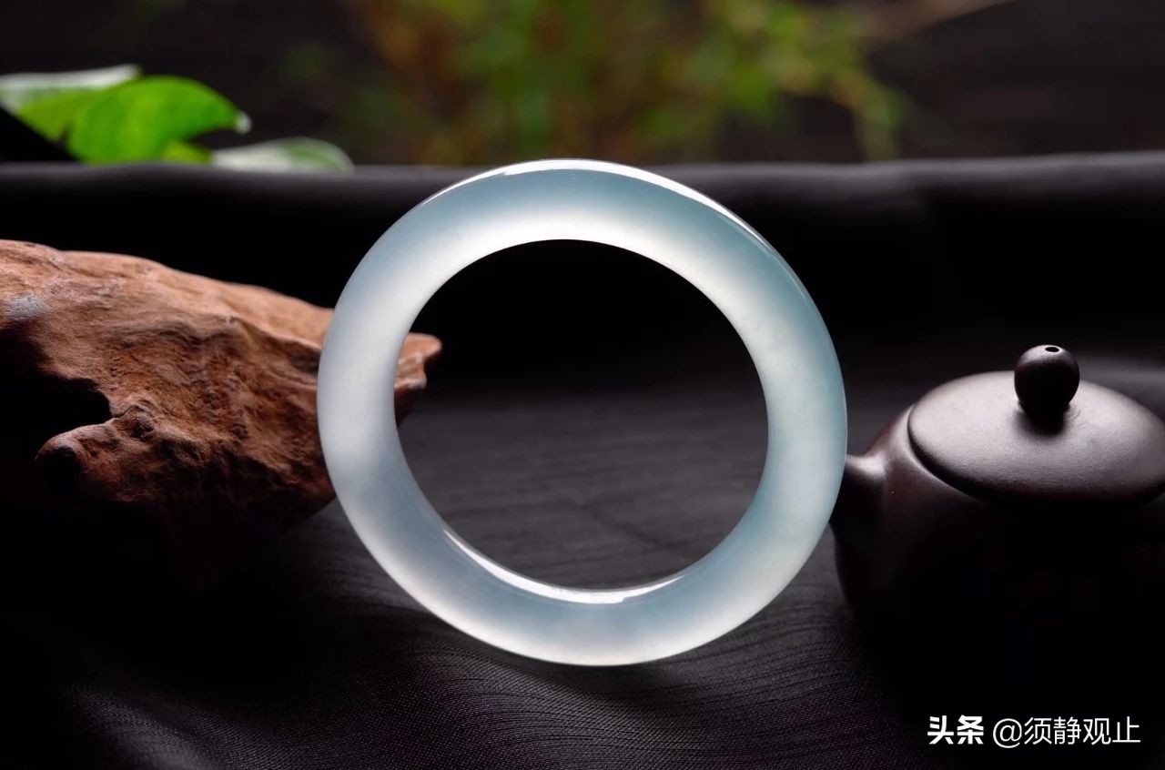 碧玉手镯圆条好看还是扁条好看,圆条手镯和扁条手镯哪个好看