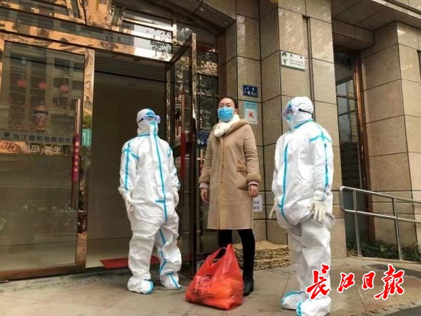 帮居民买菜买药，请心理咨询师进群，他们每天都要解决“燃眉之急”