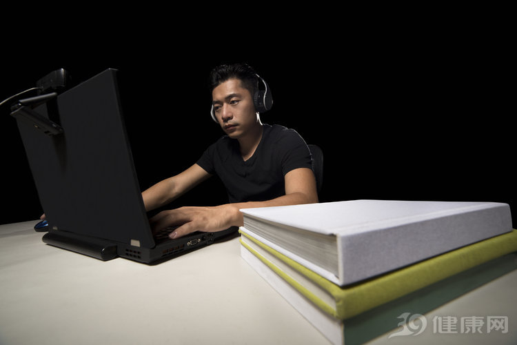 长期熬夜的伤害到底有多可怕,长期熬夜身体的警告