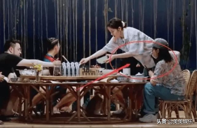 又翻车！欧阳娜娜借张子枫拯救路人缘，被说欺骗别人感情...