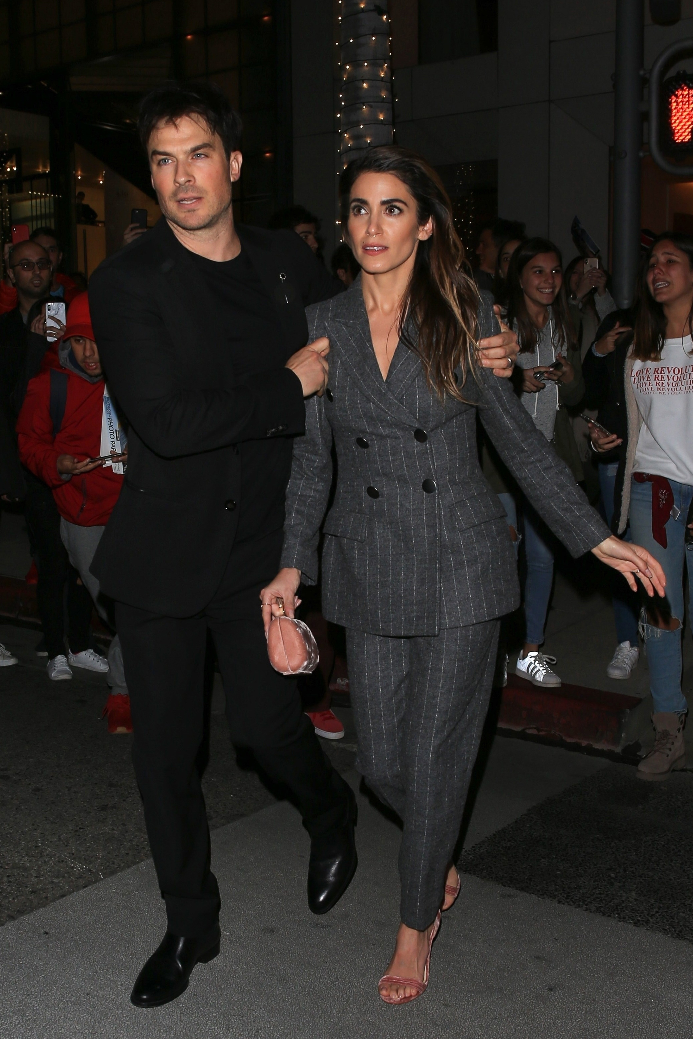 吸血鬼日记达蒙穿搭,吸血鬼日记达蒙现实中的老婆