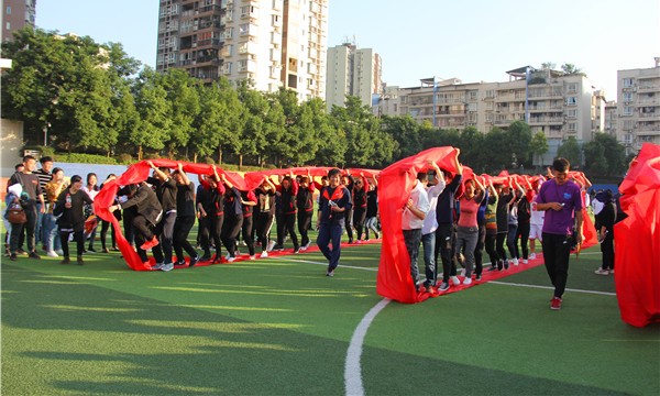 合适学生100人团建游戏,团建最火的十个项目游戏推荐