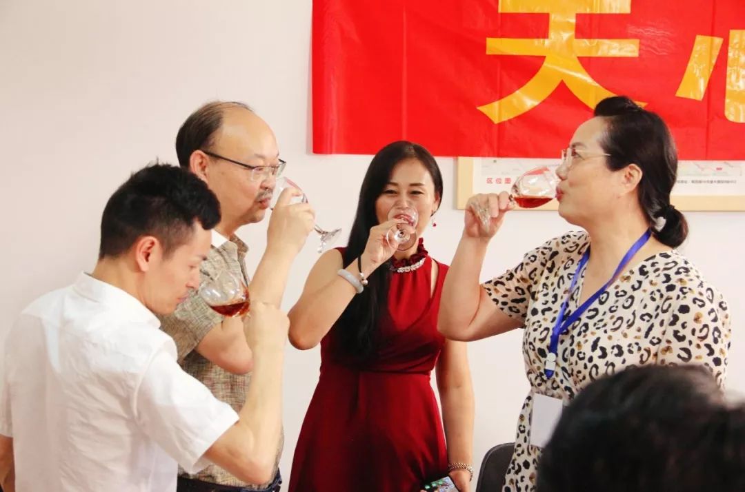 “天心缘诗酒会”告捷举办