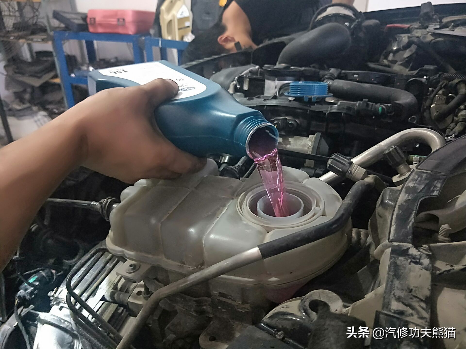 07年奥迪a6轻微烧机油怎么解决,奥迪2007款a6烧机油的原因