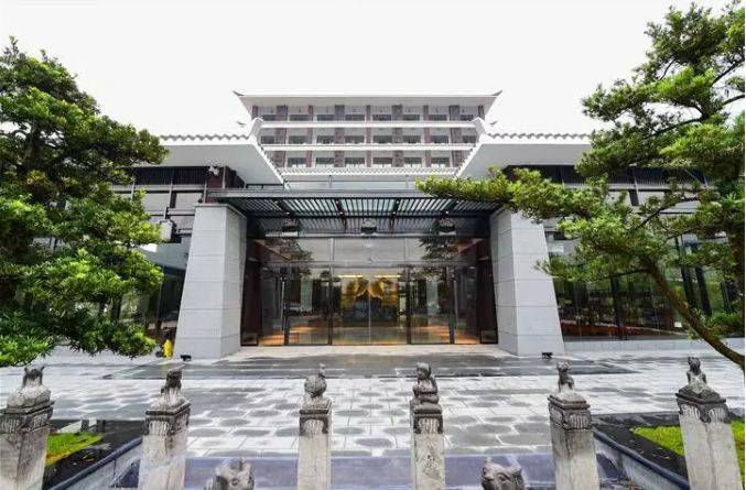 隐藏在英德一座微派风格的酒店—一幅灵动与纸上的古邑国画