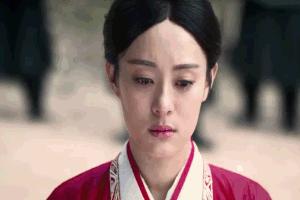 李小璐穿白t恤牛仔短裤 (李小璐穿蓝色卫衣跳手势舞)