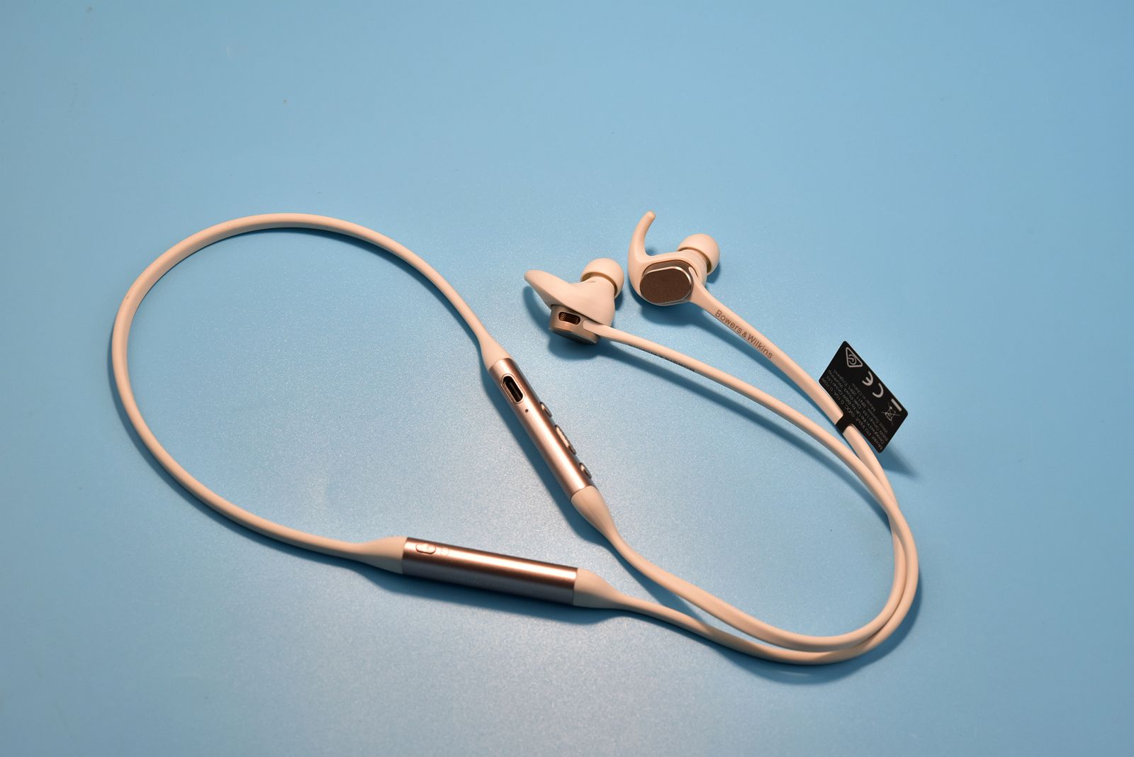 都说挂脖蓝牙耳机戴着像闰土，宝华低端款1219元还有不错销量