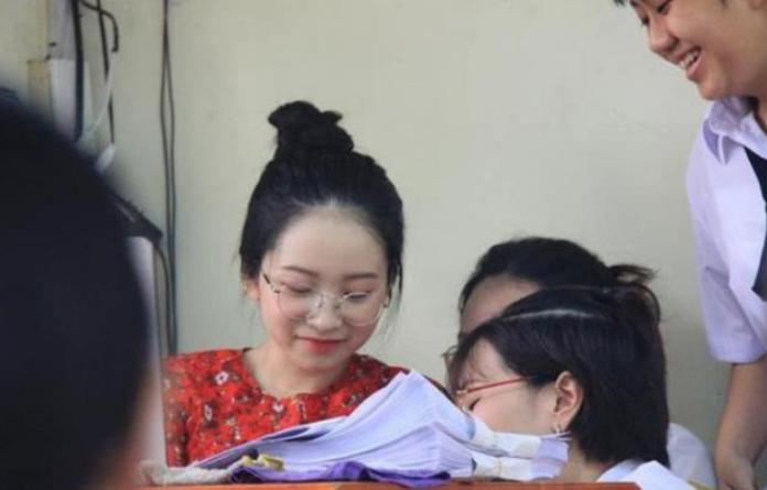 江西一中学老师，因不堪家长羞辱而起诉，分班是不是老师的错？